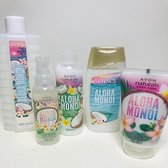 Geschenkset vrouwen - Verjaardag - Kerst - Cadeau voor haar - Geschenkpakket - 5 delig cadeau - Doucheproducten - Verzorgingsproducten - Bodyscrub - Kokos - Bloemen - Verwenpakket vrouw