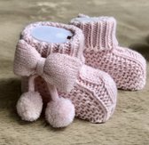 Gebreid newborn wollen slofjes strik roze Baby Luxury | Wieg | Reiswieg | Babymand | Slapen | Baby Luxury Baby Luxury  strik roze