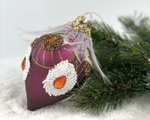 Oneiro's luxe kerstbal PAUW Paars – ø10 x H15 cm - kerstbal - luxe verpakking – kerstcollectie – kerstdecoratie – kerstboomhanger – kerstversiering – goud