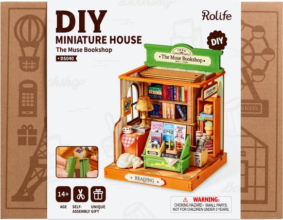 Doos van Robotime DIY Miniature House "The Muse Bookshop" DS040, met afbeelding van het model.