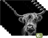 Placemat - Placemats kunststof - Schotse Hooglander - Horens - Zwart - Wit - Koe - Wild - Dieren - 45x30 cm - 6 stuks - Hittebestendig - Anti-Slip - Onderlegger - Afneembaar
