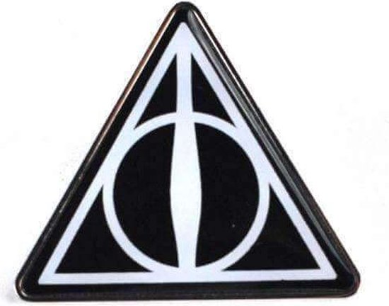 Zwarte Dooddoener-badge met een witte driehoek, cirkel en verticale lijn.
