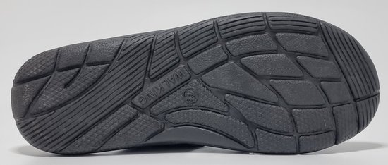 Zool van een zwarte slipper met 'Walking' en maat 37 erop.