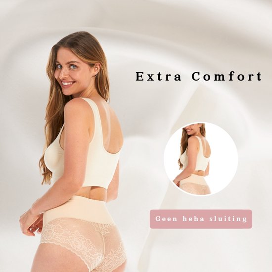 Model met comfortabele beige beha en kanten broekje. Extra comfort en geen haakjes.