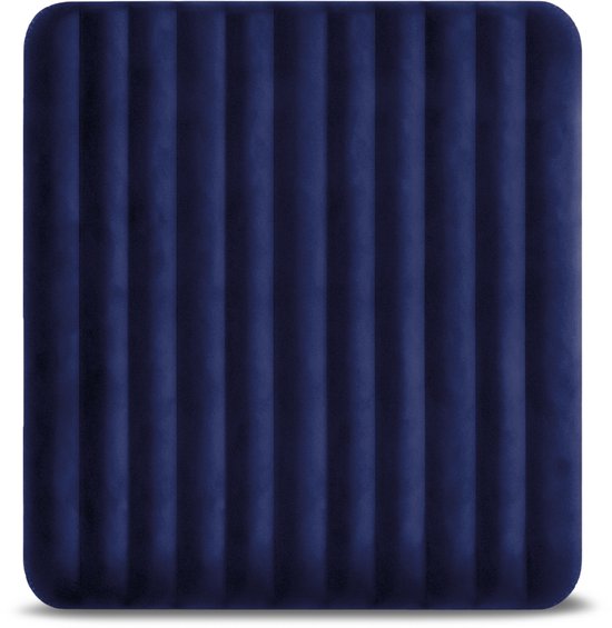Een donkerblauw luchtbed met ribbels, gezien van bovenaf.