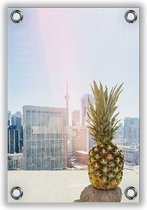 Tuinposter Ananas in de Stad 40x60cm- Foto op Tuinposter (wanddecoratie voor buiten en binnen)