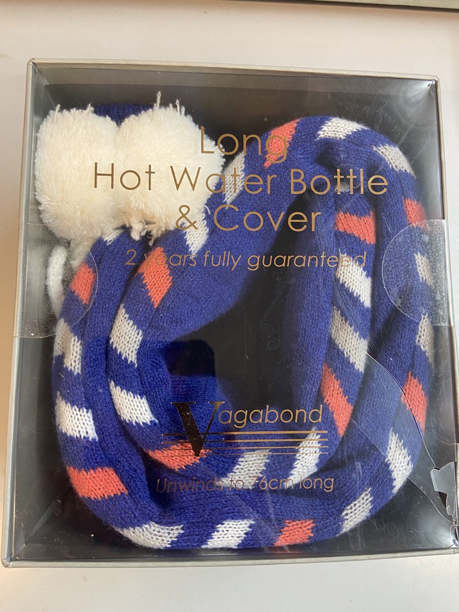 Goedkoopste Vagabond Warmwaterkruik - Long Bottle - Natuurrubber - (Afmeting 77 cm. lang x 12 cm. breed) - 435 - in luxe geschenkdoos