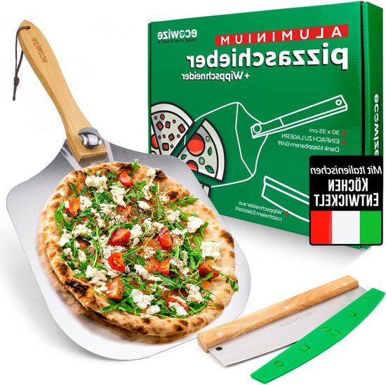 Pizza met beleg op een aluminium pizzaschep. Inclusief pizzasnijder en verpakking met Italiaanse vlag.