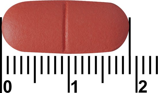 Gedetailleerde weergave van een enkele rode Davitamon Actifit 65+ tablet.