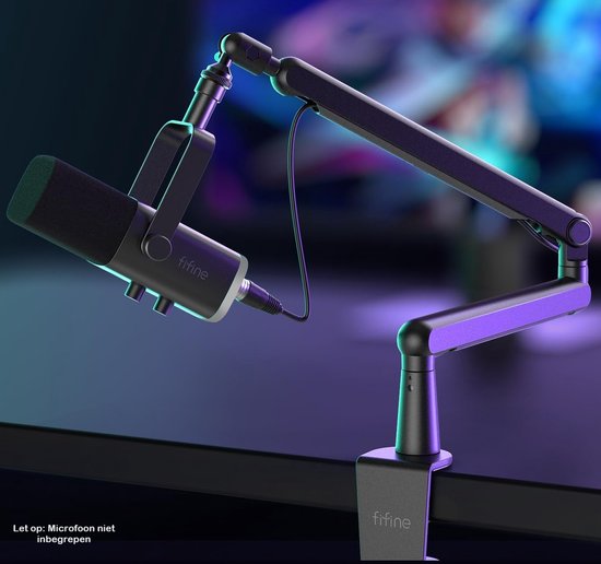 Bras de microphone noir avec pince de montage sur un bureau, éclairé par un éclairage d'ambiance violet et bleu.