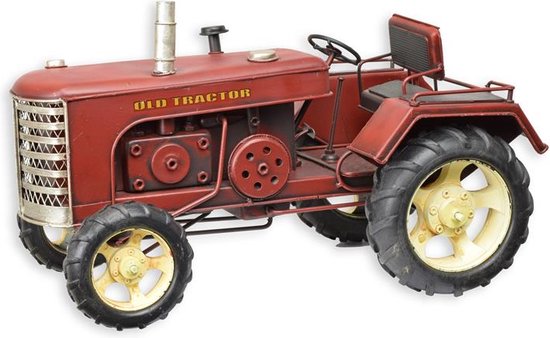 UN MODÈLE EN ÉTAIN D'UN TRACTEUR