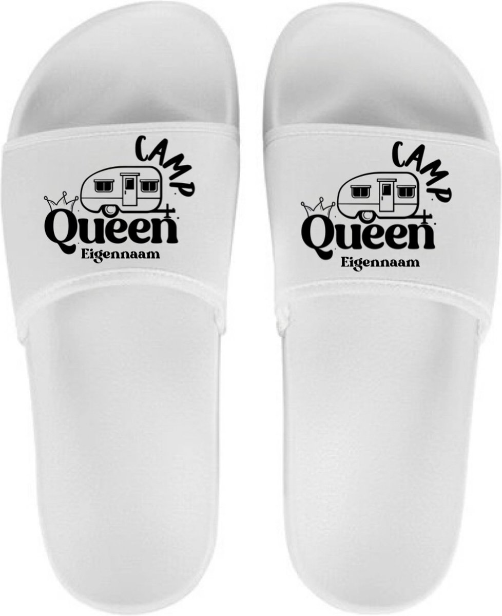 Slippers voor haar - Persoonlijke slippers met naam - Camp Queen - Wit - Schoenmaat 35/36
