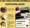 Handen sorteren puzzelstukjes in 4 gekleurde bakjes: geel, groen, rood, paars.