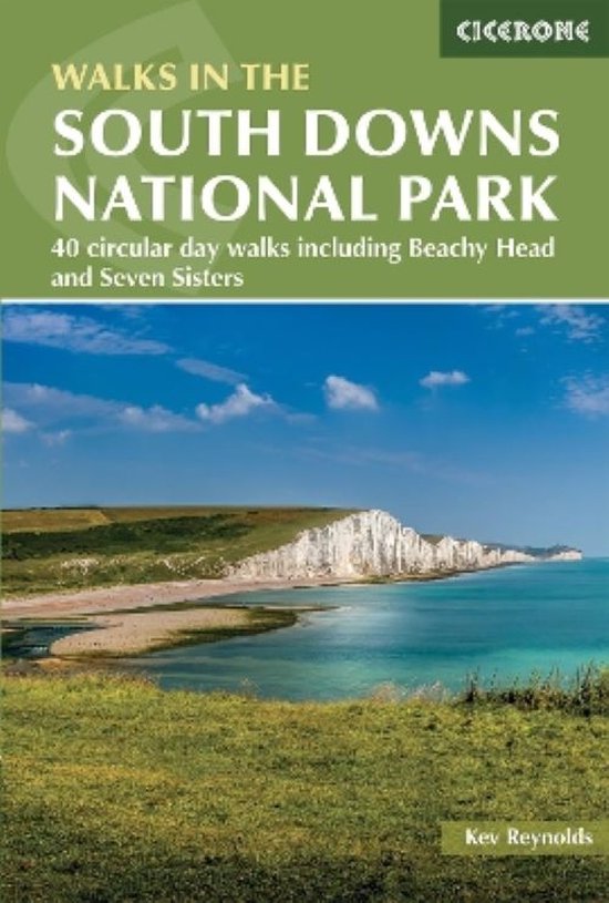 Boek kaft met de titel 'Walks in the South Downs National Park'. Toont de krijtrotsen van Seven Sisters aan de kust.
