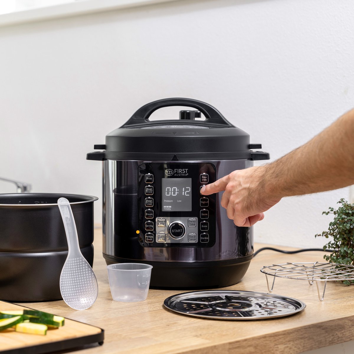 Afbeelding 3 van TZS First Austria Multicooker - 6L - 1000W - Snelkookpan - Rijstkoker - 12 Kookfuncties - RVS - Timer - Zwart