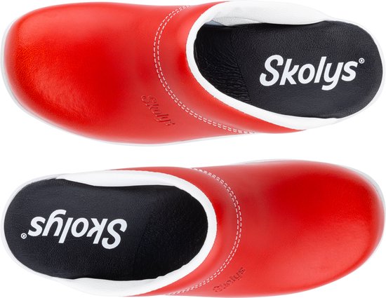 Twee rode Skolys klompen met witte bies en zwarte binnenzool, van bovenaf gezien.