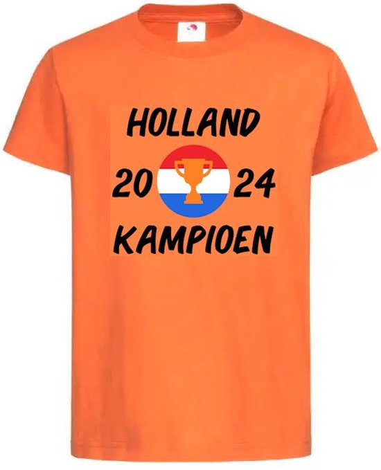 T-shirt Kinderen "HOLLAND KAMPIOEN 2026" Op Voorkant EK WK Voetbal Europees Wereld Kampioen Kampioenschap Oranje Koning Koningsdag | korte mouw | Oranje/zwart/rood/wit/blauw/oranje| maat 110/116