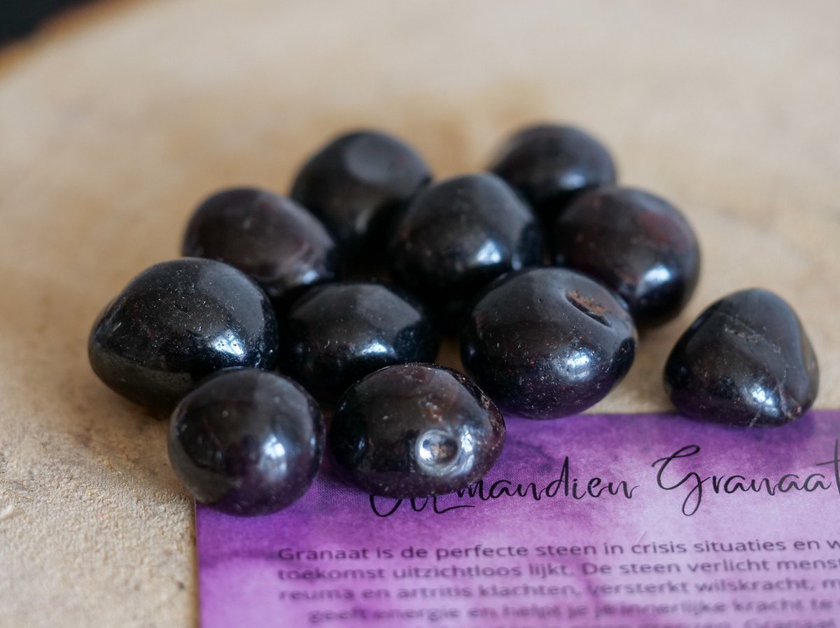 Granaat gepolijste steen - edelstenen - Perfect cadeau voor vrouwen - Inclusief uitleg - Spiritueel - Garnet - Activatie - Verdriet - Sexualiteit - Wilskracht - 100% NATUURLIJK