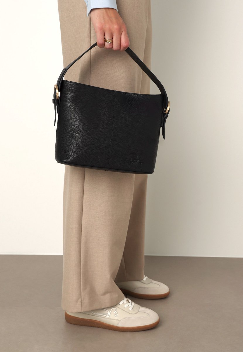 Fred De La Bretoniere Handbag Linda Bucket Black Maat ONESIZE bol