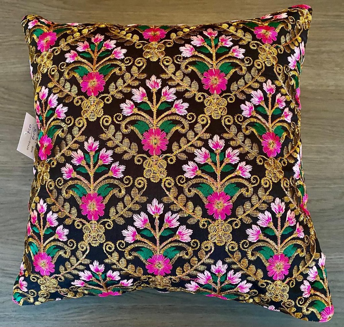 Kussenhoesjes/Cushion covers - 2 stuks - etnisch Indiaas borduurwerk/embroidery - 30 cms x 30 cms