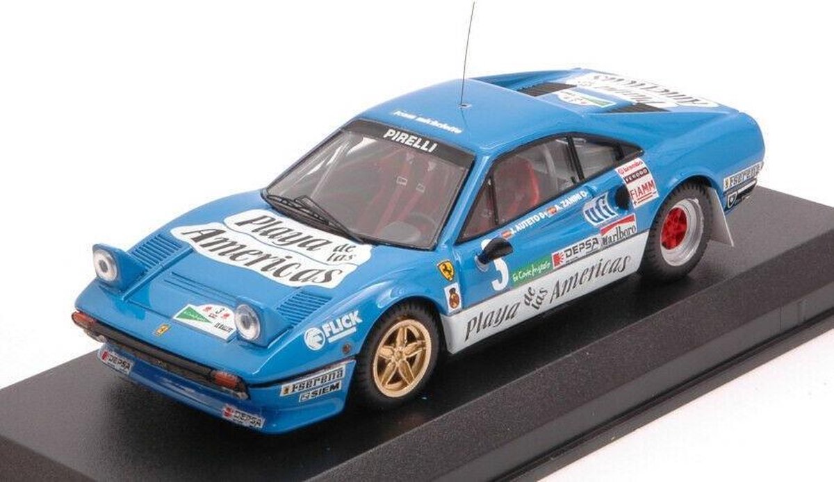 De 1:43 Diecast Modelauto van de Ferrari 308 GTB #3 van de Rally El Corte Ingles van 1985. De bestuurder was A. Zanini. De fabrikant van het schaalmodel is Best Model. Dit model is alleen online verkrijgbaar