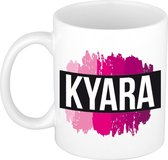 Kyara  naam cadeau mok / beker met roze verfstrepen - Cadeau collega/ moederdag/ verjaardag of als persoonlijke mok werknemers