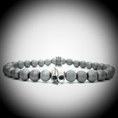 Metalige Armband met Coating met 925 Sterling Zilver Skull Bedel van 6.1gram Zilver , Handgemaakte Edelsteen Armband met 7mm (Matte Grijs) kralen .