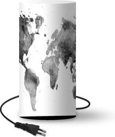 Lamp Abstracte wereldkaart gemaakt met donkerblauwe en paarse waterverf - zwart wit - 33 cm hoog - Ø16 cm - Inclusief LED lamp