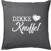 Antraciet sierkussen met "Dikke knuffel" - 50 x 50 cm - lief, liefde, sterkte, opkikkertje, verjaardag, moederdag, vaderdag, valentijnsdag