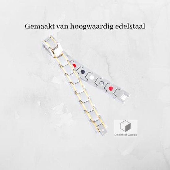 Zilverkleurige schakelarmbanden met gouden accenten en rode, zwarte en witte cirkels.
