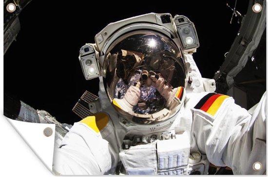 Tuinposter - Tuindoek - Tuinposters buiten - Astronaut - Ruimte - Helm - 120x80 cm - Tuin