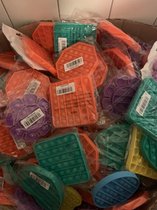 Pop it - doos - set van 50st - verschillende kleuren - verschillende figuren