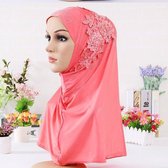 Stijlvolle hoofddoek met versieringen. Koele lichte hijab van linnen.