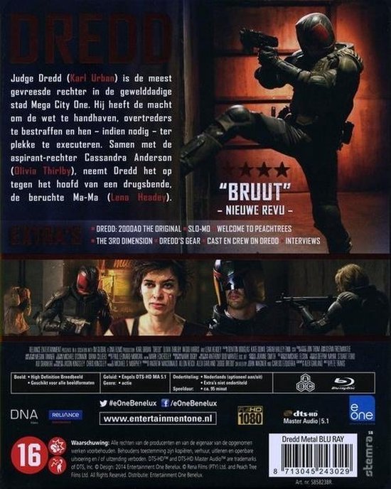 Dredd Blu-ray hoes. Judge Dredd in actie, met vier sterren en tekst 'BRUUT - NIEUWE REVU'.