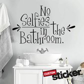 Muursticker - No selfies in the bathroom. - zwart - 94x58 cm