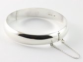 Hoogglans zilveren bangle met kliksluiting