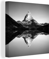 Canvas Schilderij Matterhorn bij zonsopgang vanaf Riffelsee in Zwitserland - zwart wit - 90x90 cm - Wanddecoratie