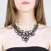 Batucada - Dahlia - Collier van Plantaardige Oorsprong en Hypoallergeen - Vrouwen Ketting met bloemblaadjes vormen - Halsketting - Antiallergisch - Zwart - lengte 40/45 cm - effect