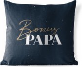 Buitenkussen Weerbestendig - Cadeau voor man - Bonus papa - Sterrenhemel - Spreuken - Quotes - 50x50 cm - Vaderdag cadeautje - Cadeau voor vader en papa