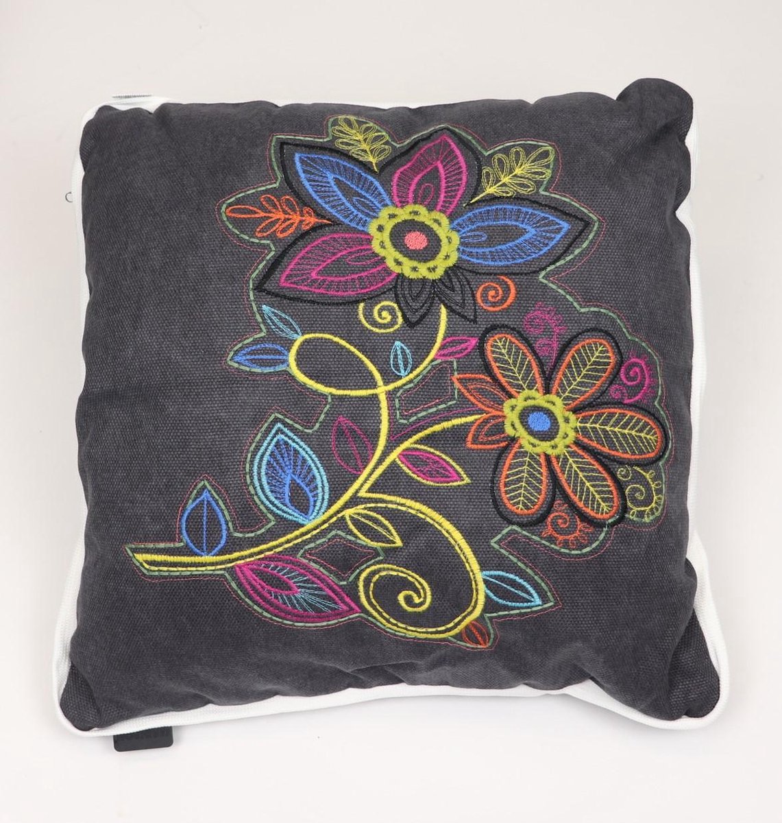 Madison sierkussen 50x50 cm Emborderie flower grey Grijs