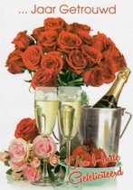 Van harte gefeliciteerd! … Jaar Getrouwd! Een luxe wenskaart met rode en roze rozen. En niet te vergeten de champagne! Inclusief envelop en in folie verpakt.