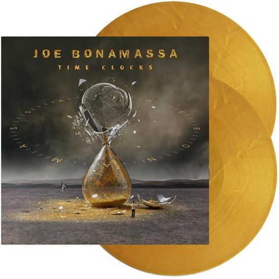 LP-hoes met gebroken zandloper en Joe Bonamassa 'Time Clocks' artwork, naast twee goudkleurige vinylplaten.