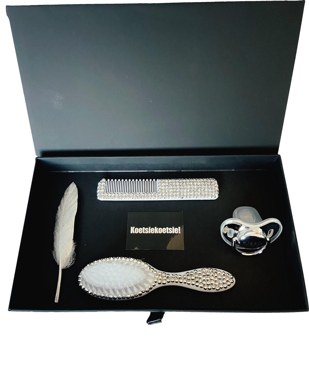 Kraamcadeau universeel - kraamkado met baby borstel en kam met glitterstenen - handgemaakt- geboortecadeau- kraamkado meisje baby borstel- jongen of meisje - geschenk - geschenkdoos - babyshower Kraamcadeau universeel - kraamkado met baby borstel en kam met glitterstenen - handgemaakt- geboortecadeau- kraamkado meisje baby borstel- jongen of meisje - geschenk - geschenkdoos - babyshower