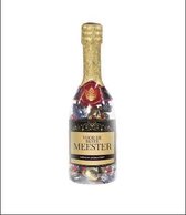Snoep - Champagnefles - Voor de beste Meester - Gevuld met verpakte Italiaanse bonbons - In cadeauverpakking met gekleurd lint