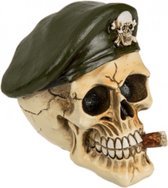 Schedel met Groene leger baret en sigaar decoratie - Decoratie schedel - Decoratie skull - Army skull - 10cm x 11cm x 12.5cm