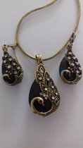 Robas sieraden set , ketting met hanger en oorbellen , met groene kristallen