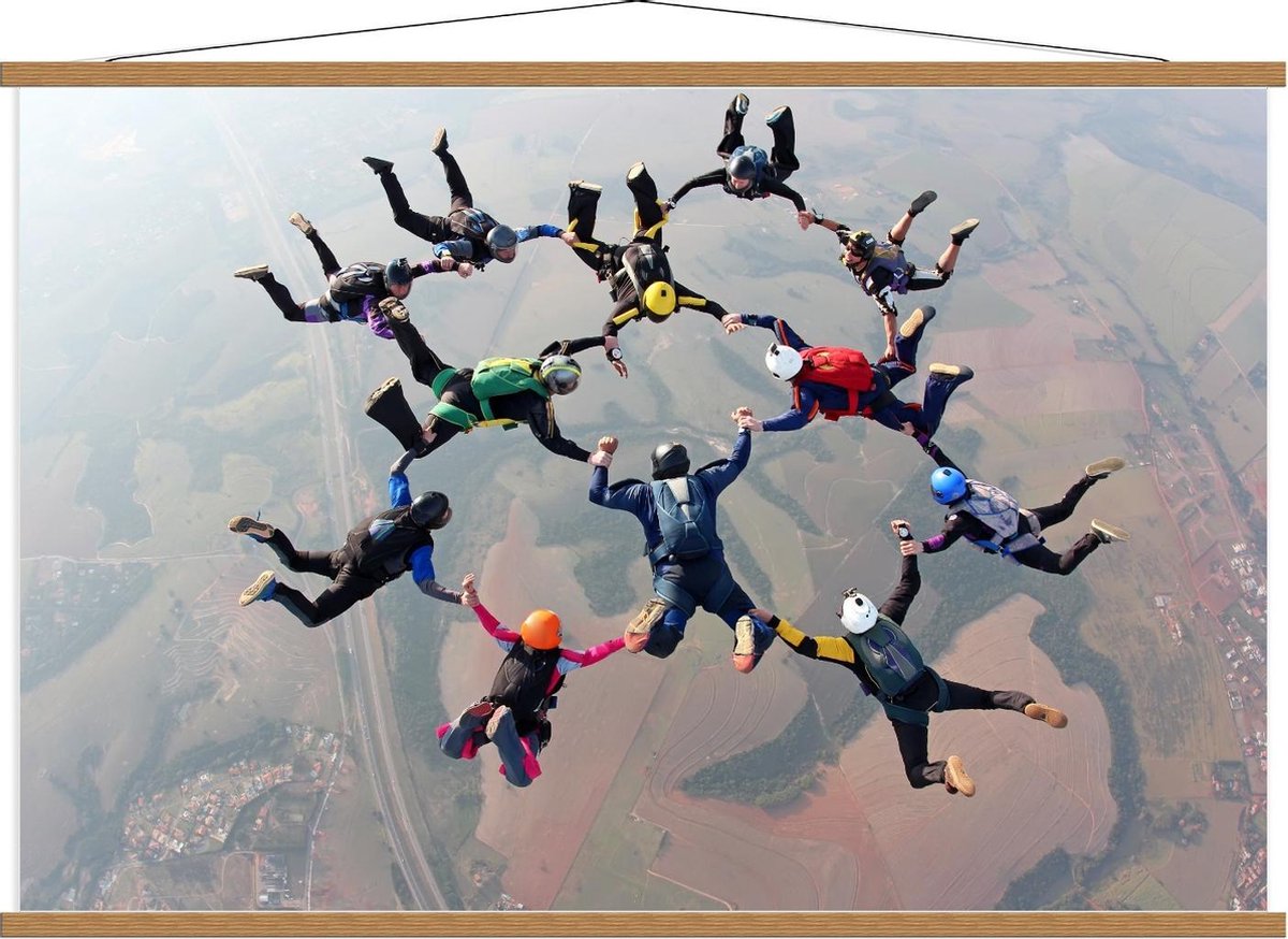 Schoolplaat – Skydiven vanGroep - 120x80cm Foto op Textielposter (Wanddecoratie op Schoolplaat) - KuijsFotoprint