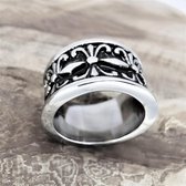 Edelstaal gotish Cross ring met prachtig bewerkt motief. Deze ring kan zowel voor heer en dame in maat 20. Ook zeer geschikt als duimring.