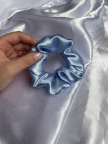 TheHandmademusthaves satijn - Scrunchie -  Baby Blauw satijn