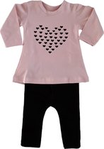 Babykledingenzo Setje jurkje roze met hartjes print met een zwarte legging.